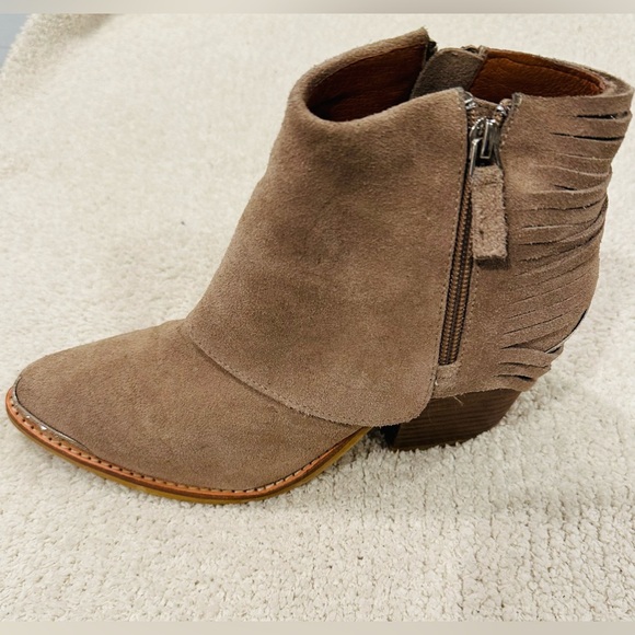 Catherine Malandrino suede Booties- tan - Picture 8 of 9